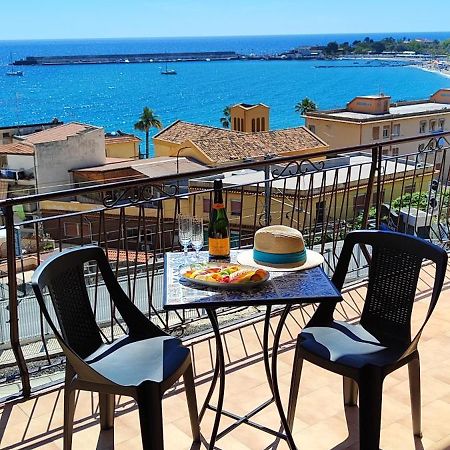 A Casa Dei Nonni Lägenhet Giardini Naxos Exteriör bild