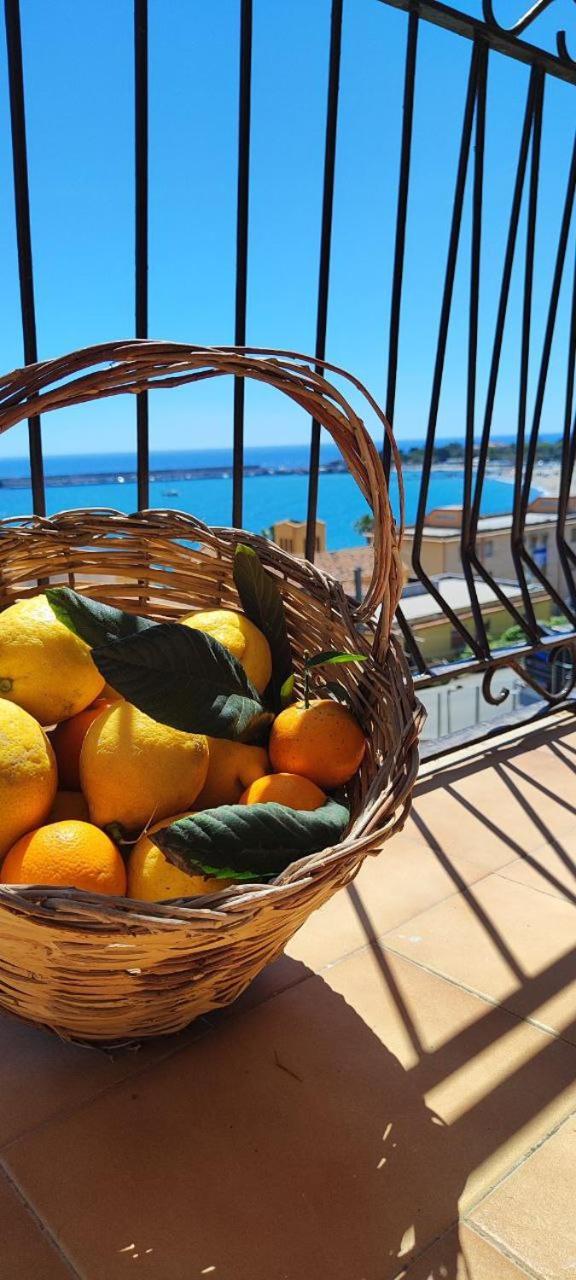 A Casa Dei Nonni Lägenhet Giardini Naxos Exteriör bild