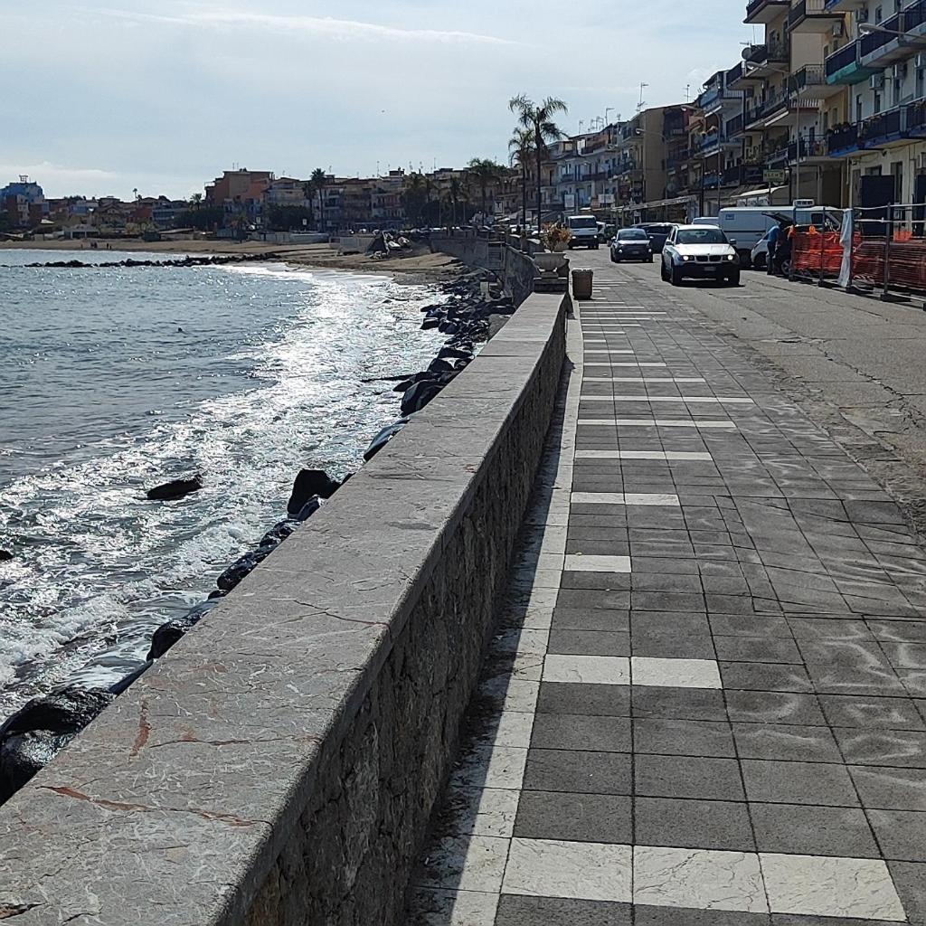 A Casa Dei Nonni Lägenhet Giardini Naxos Exteriör bild